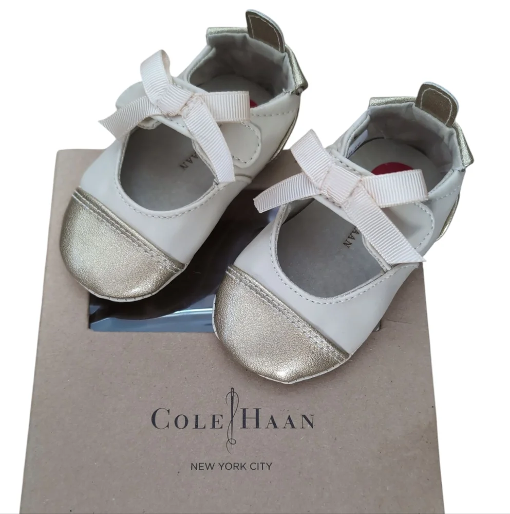 Cole Haan Baby Shoes, Mini Cap Bow, Cream And Gold, Size 2, New
